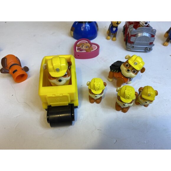 Mixed Lot 33 Pieces Paw Patrol Figures Vehicles Cookie Cutters Finger Puppets &c - Picture 7 of 16